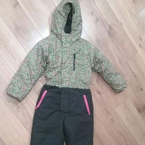 Girls snowsuit, one piece, size 6